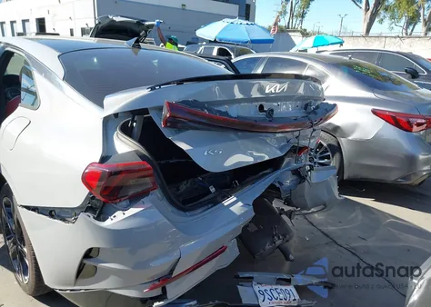 2022 Kia K5 Gt-Line z USA, uszkodzony, nr VIN 5XXG64J26NG116152